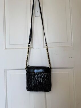 Elliott Lucca Zoe Black Woven Crossbody Bag Gold-tone Chain Strap